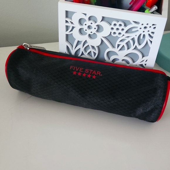 ✏️ Set of 4 pencil cases - Picture 2 of 9